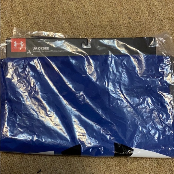 Under Armour Sling Bag - Picture 3 of 3